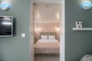 4 chambres, fer et planche à repasser