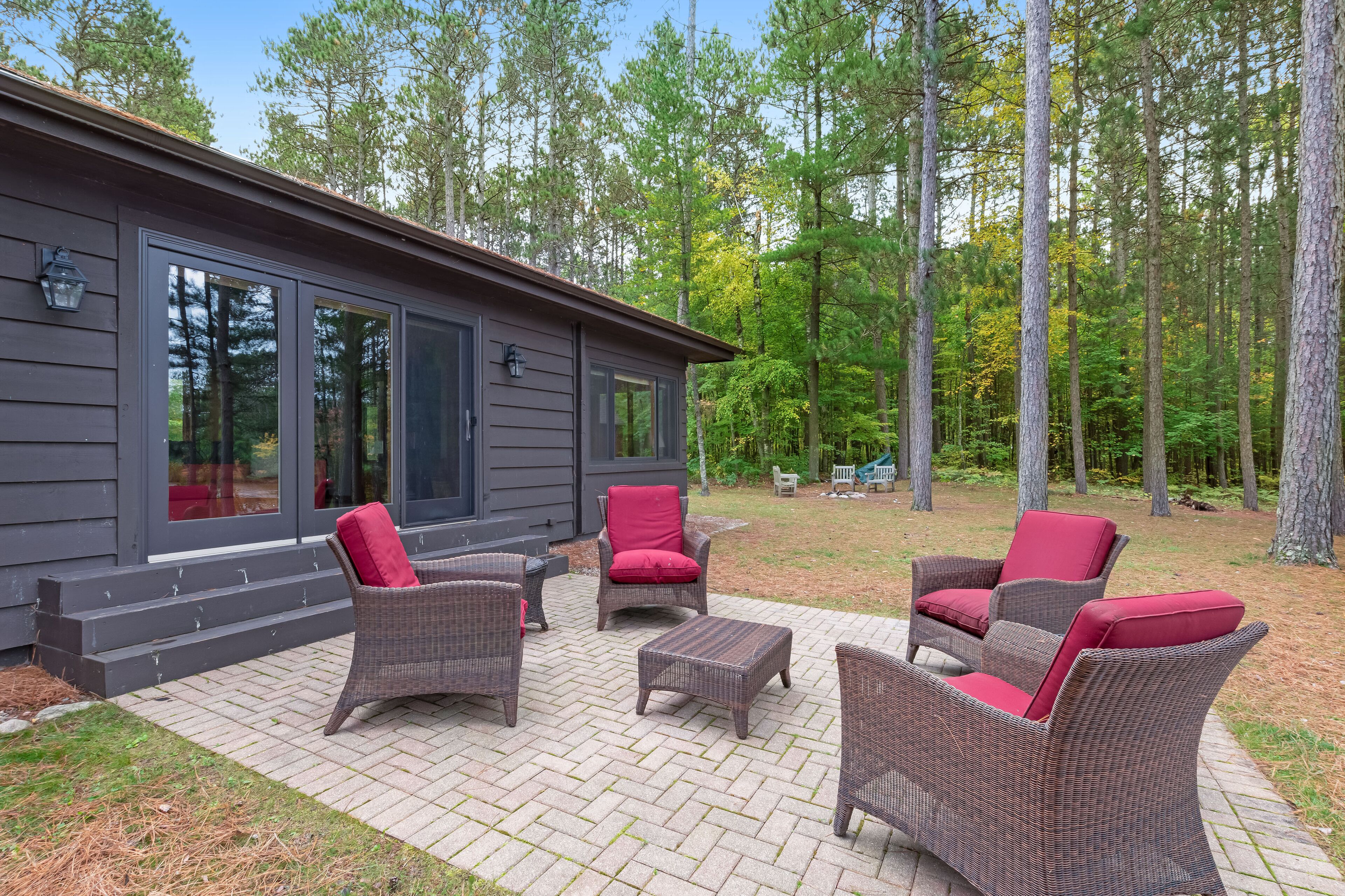 Lakefront home on Discovery Center grounds with dock, kayaks, & canoes