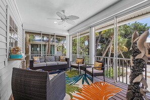 Property grounds - Spacious 5-Bedroom Captiva Home with Private Pool & Spa (Captiva)