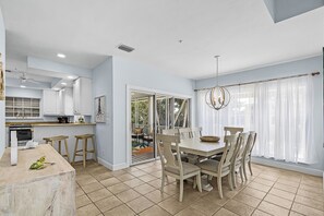 Dining - Spacious 5-Bedroom Captiva Home with Private Pool & Spa (Captiva)