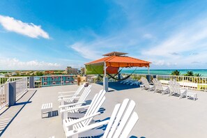 Terrace/patio - Inviting apartment w/ WiFi & partial AC - steps from the ocean, walk everywhere (San Pedro)