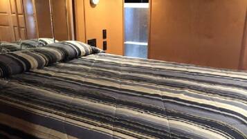 4 bedrooms, free WiFi, bed sheets