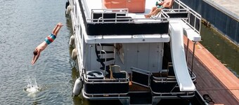 Houseboat on the Erie Canal - Hot Tub, Slide, Near Seneca Lake