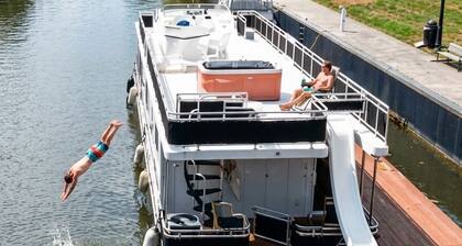 Houseboat on the Erie Canal - Hot Tub, Slide, Near Seneca Lake