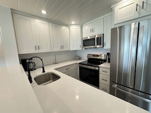 Refrigerador, microondas, horno, placa de cocina