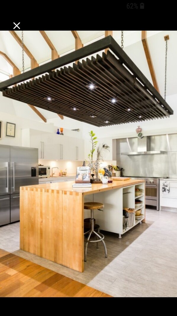 Fridge, microwave, oven, stovetop - "Rumour Has It" Country charms and a gourmet breakfast! (Salaya)