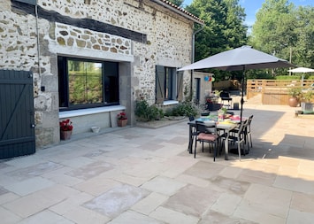 Fully enclosed, private garden and 3 bedroom Gite
