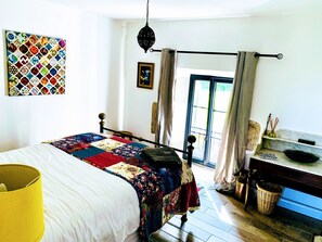 3 slaapkamers, een strijkplank/strijkijzer, wifi, beddengoed