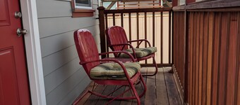 Crabber's Cottage - Walk to Beach, In Town, Comfortable
