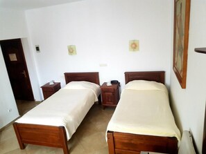 Minibar, individually furnished, desk, soundproofing - Hotel Etrusco (Gherla)