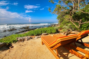 Am Strand, Liegestühle, Strandtücher