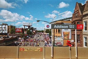 Point of interest - Amazing 2bdr in of Wrigley - Walk to Cubs&train! (Chicago)