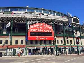 Point of interest - Beautiful 2bdr in of Wrigley- Walk to Cubs&train! (Chicago)