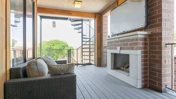 Flat-screen TV, fireplace