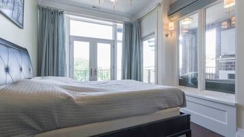 6 bedrooms, desk, iron/ironing board, bed sheets