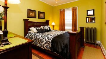 3 bedrooms, iron/ironing board, bed sheets