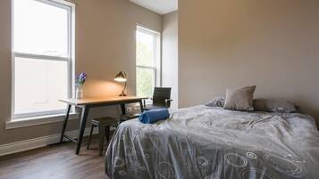 2 bedrooms, desk, iron/ironing board, bed sheets