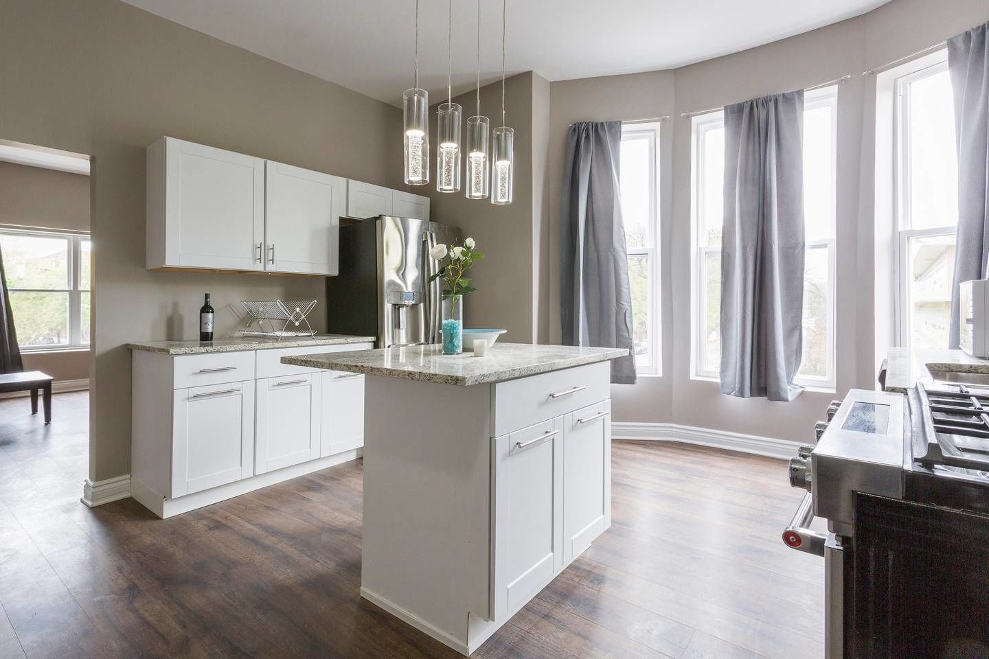 2 bedrooms, desk, iron/ironing board, bed sheets