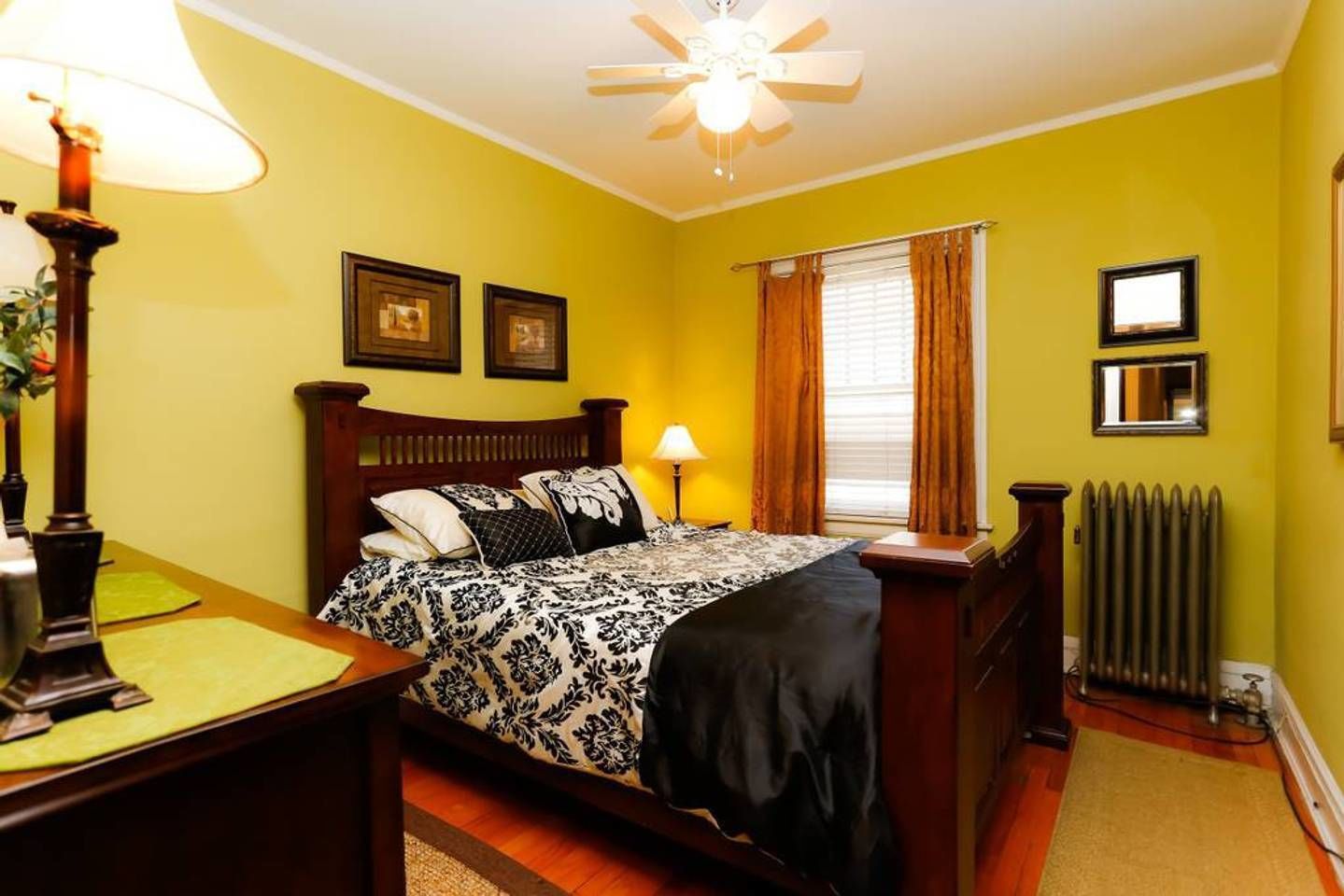 6 bedrooms, iron/ironing board, bed sheets
