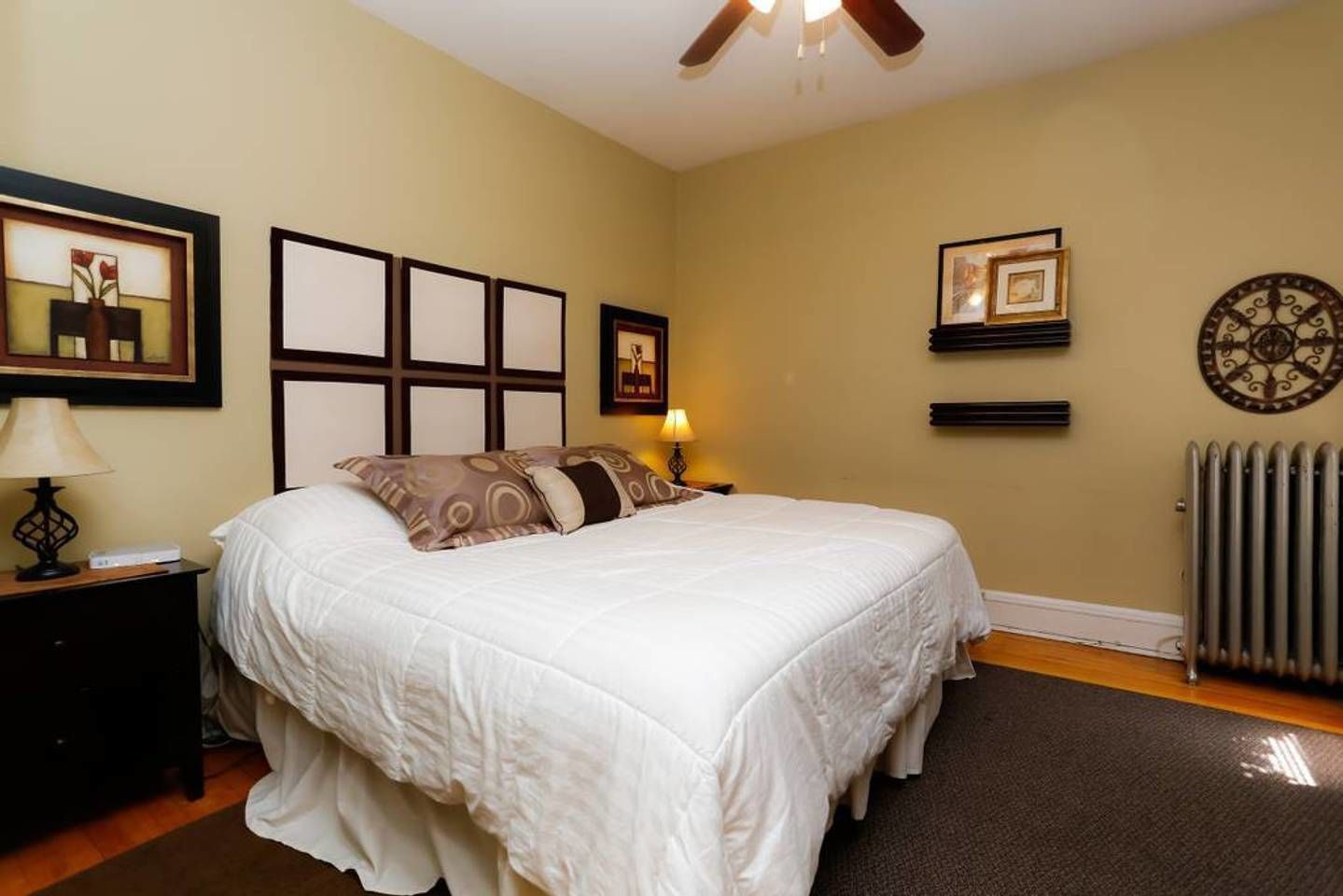 3 bedrooms, iron/ironing board, bed sheets