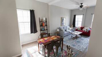 TV, Netflix, Hulu, streaming services