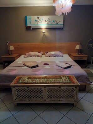 1 chambre, coffres-forts dans les chambres, fer et planche à repasser