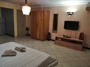 1 bedroom, in-room safe, iron/ironing board, free WiFi