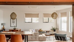 Dining - Absolute waterfront beauty in Tasmania (Penguin)