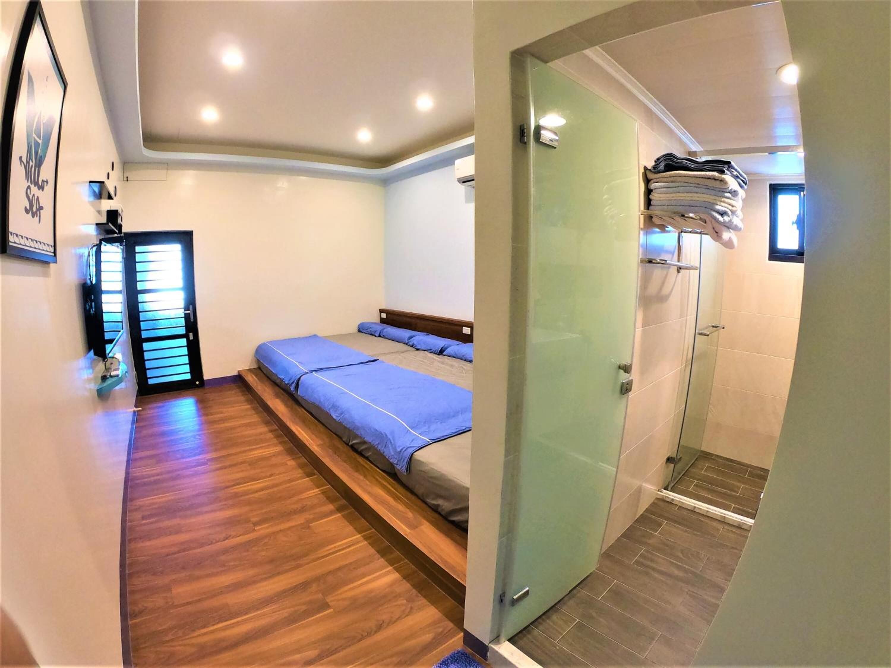 書桌、遮光布/窗簾、免費無線上網、床單