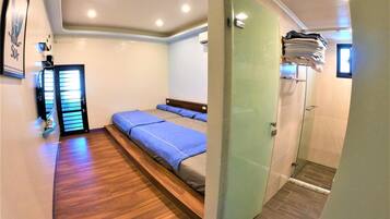 Desk, blackout drapes, free WiFi, bed sheets