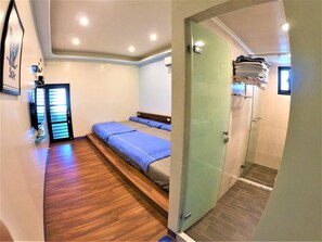 書桌、遮光窗簾/窗簾、免費 Wi-Fi、床單