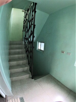 書桌、遮光窗簾/窗簾、免費 Wi-Fi、床單