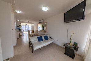 Una Smart TV, libros