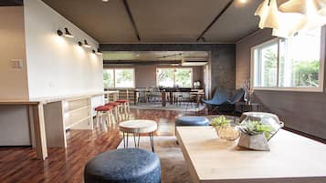 Lobby lounge
