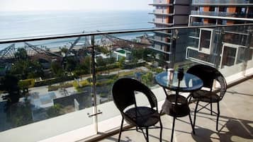 Deluxe Executive Suite | 1 bedroom, blackout curtains, free WiFi, bed sheets