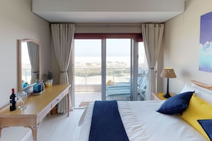 Room - Dolphin Beachfront Condo (Cape Town)