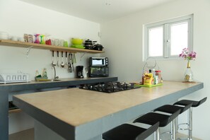 Fridge, microwave, oven, stovetop - Beautiful modern vacation home with private pool, 2 bedrooms, fully with ac (Saliña)