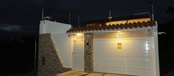 Hermosa casa en tierra de cascadas.