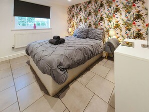 Double bedroom | St Hilda&rsquo;s Rest, Hinderwell, near Staithes - 5 bedroom accommodation in Hinderwell, near Staithes (Hinderwell, near Staithes)