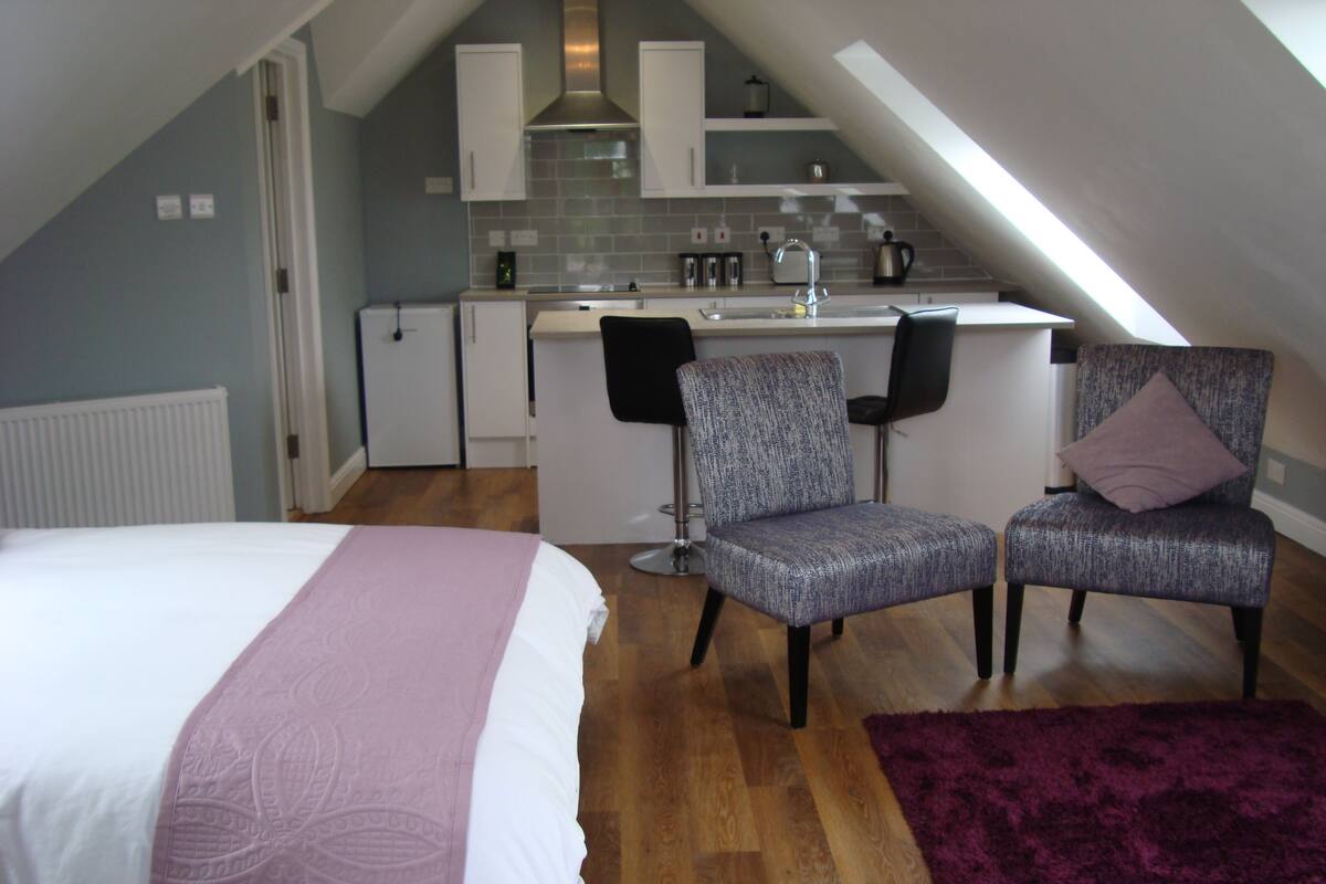 Luxury Loft | Iron/ironing board, cribs (surcharge), rollaway beds (surcharge)