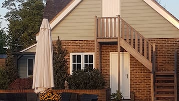 1 bedroom, individually decorated, individually furnished