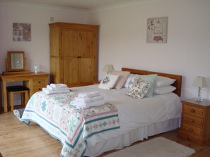 Individually decorated, individually furnished, iron/ironing board - Spring Paddocks (Buntingford)