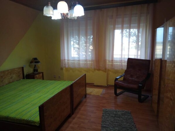 4 bedrooms - Lisa Panzio, Mali Idos (Mali Idoš)