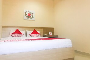 Deluxe Double Room | Desk, free WiFi, bed sheets - OYO 1314 Wijaya Inn (Makassar)