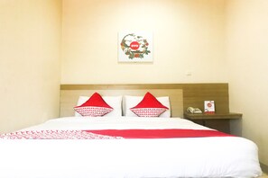 Deluxe Double Room | Desk, free WiFi, bed sheets - OYO 1314 Wijaya Inn (Makassar)