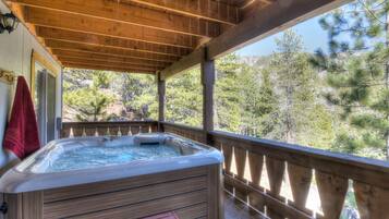 Tina de hidromasaje al aire libre