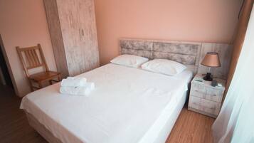 Standard Double Room | Iron/ironing board, free WiFi, bed sheets