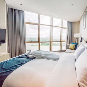 Habitación doble superior | Cortinas blackout, wifi gratis y ropa de cama