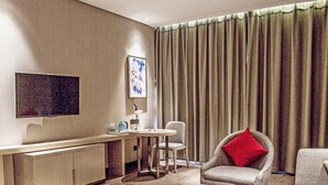 Suite Deluxe | Cortinas opacas, wifi gratis, ropa de cama