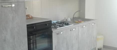 Cookware/dishes/utensils